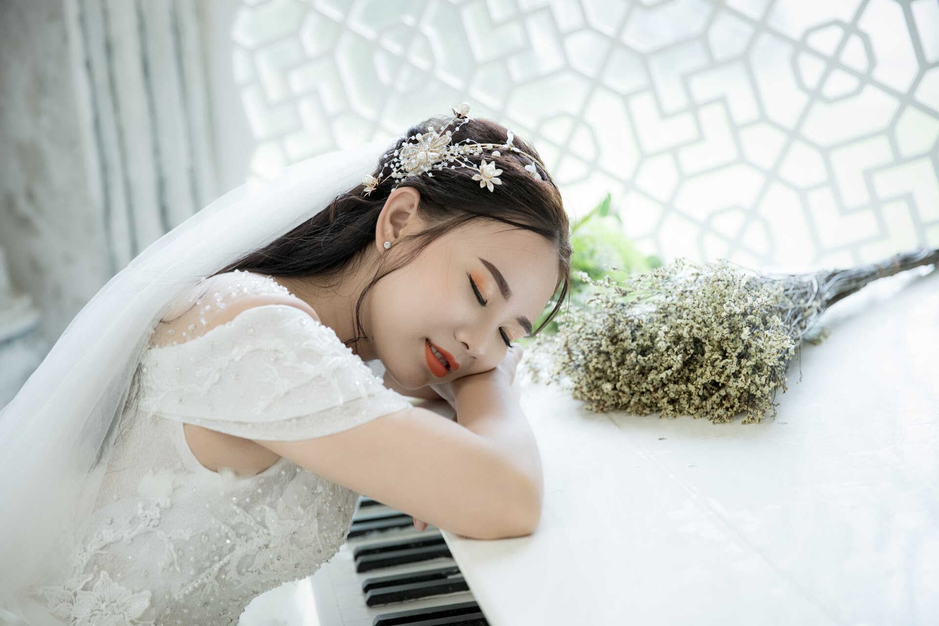 Modern Japanese Brides: Adapting to Traditions without Losing Style